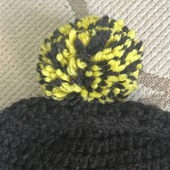 Batman hand knit crocheted winter beanie hat, 3-5 yrs - Picture 5 of 11